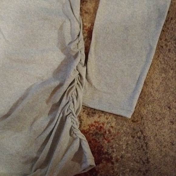 Women's size XL Gray maternity top - Picture 4 of 9